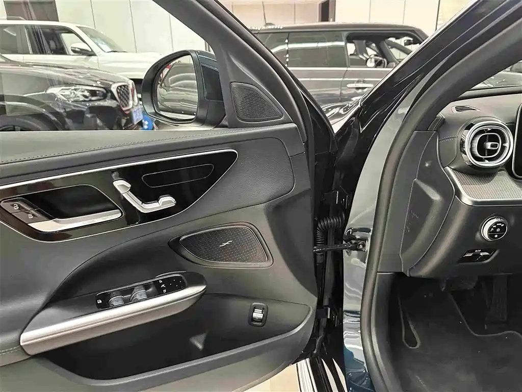 Mercedes-Benz C-Class 2024