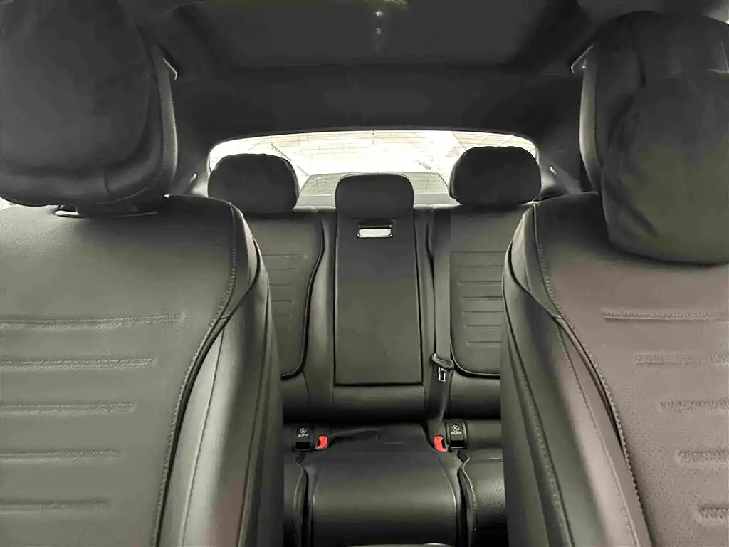 Mercedes-Benz C-Class 2024 — фото 13