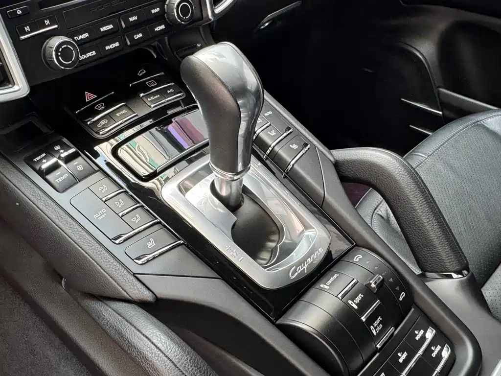 Porsche Cayenne Hybrid 2017 — фото 11