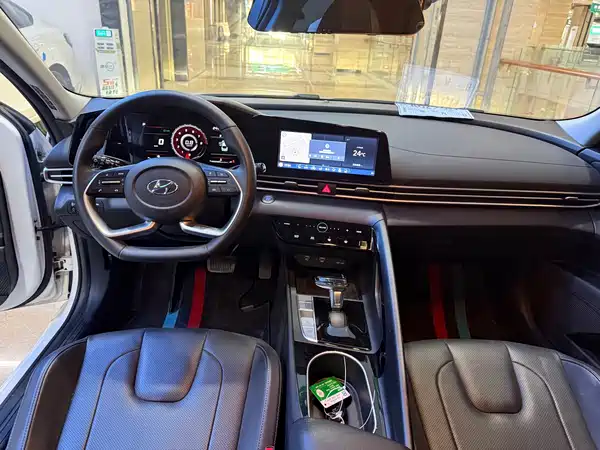 Hyundai Elantra 2022