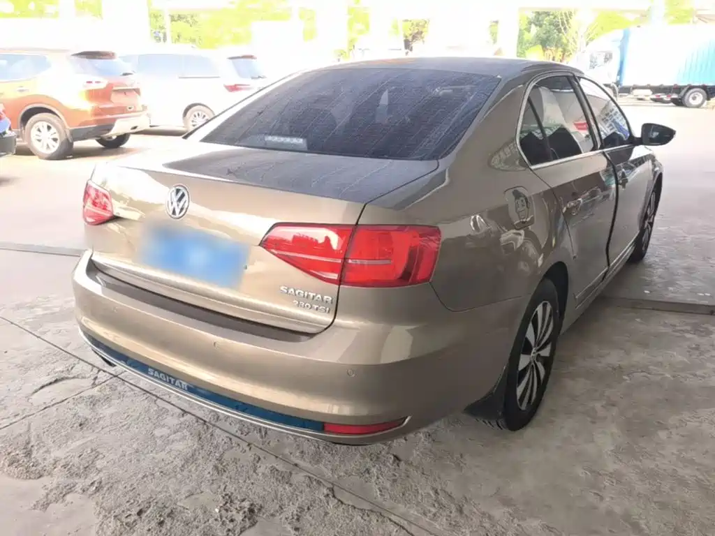 Volkswagen Sagitar 2016