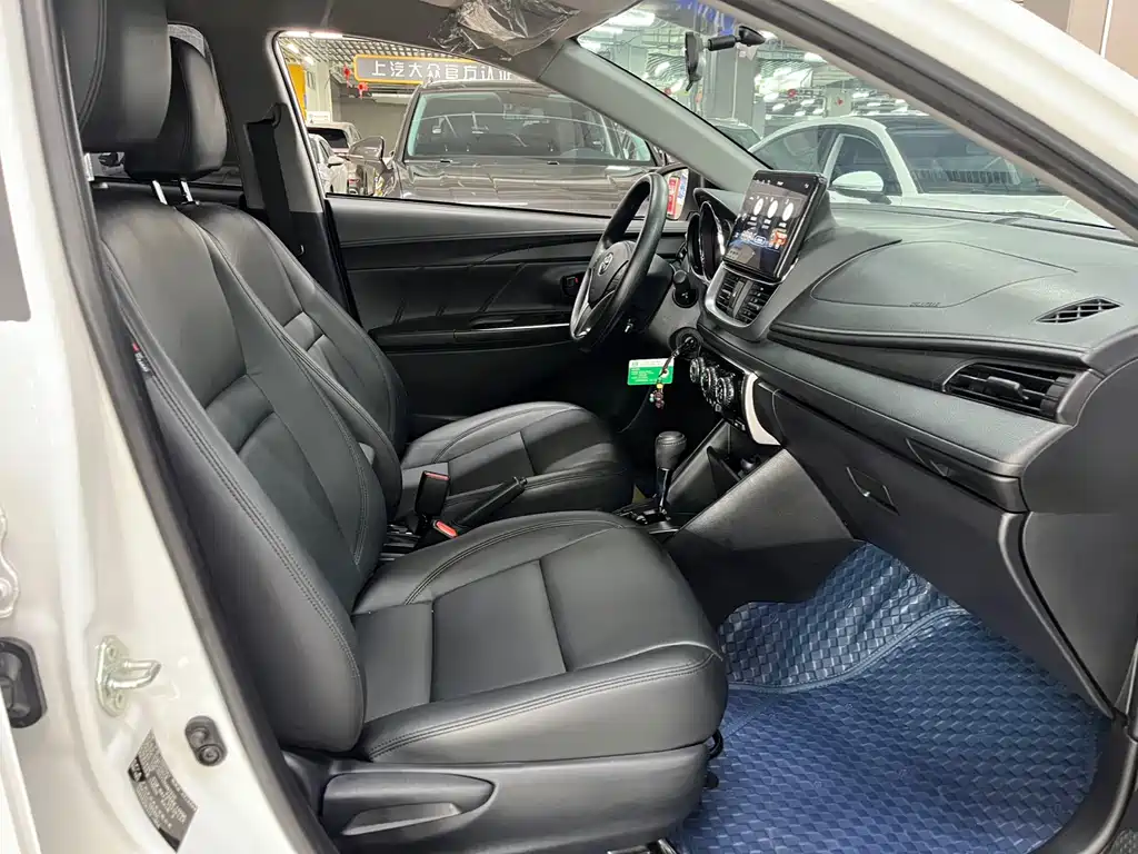 Toyota Yaris L 2023 — фото 9
