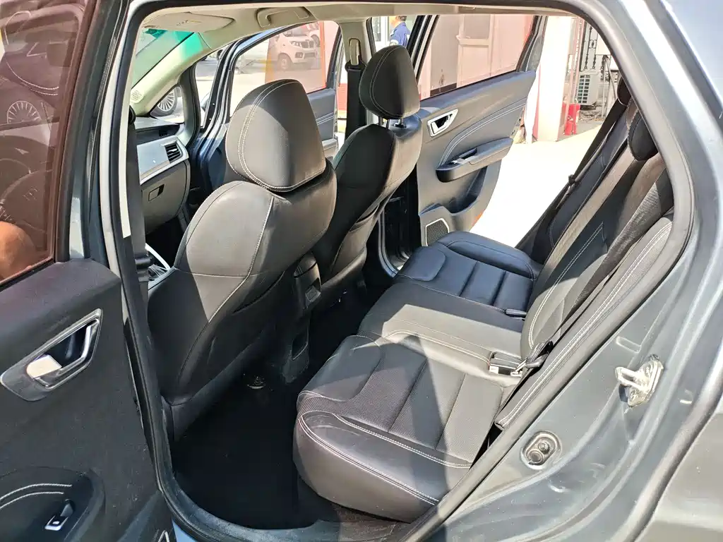 Geely Vision X3 2018 — фото 12