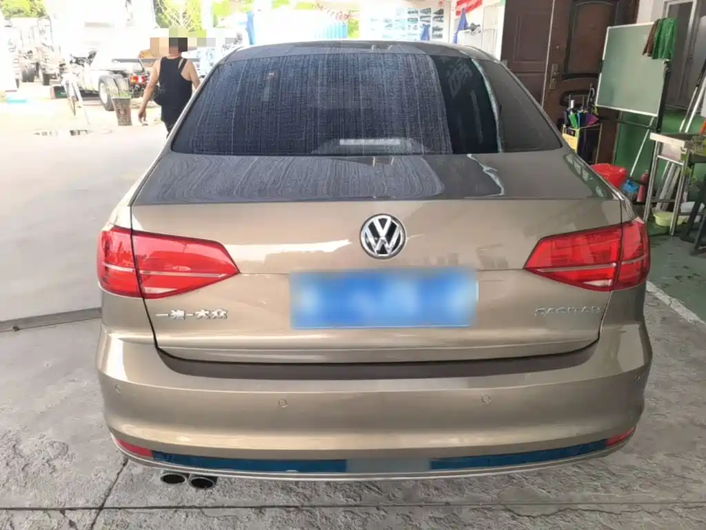 Volkswagen Sagitar 2016
