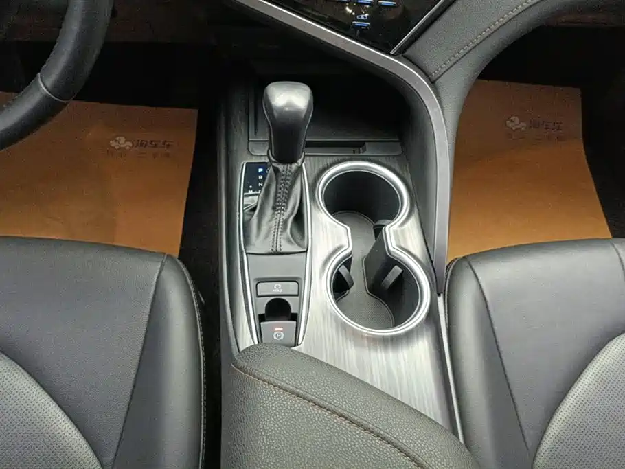 Toyota Camry 2023 — фото 16