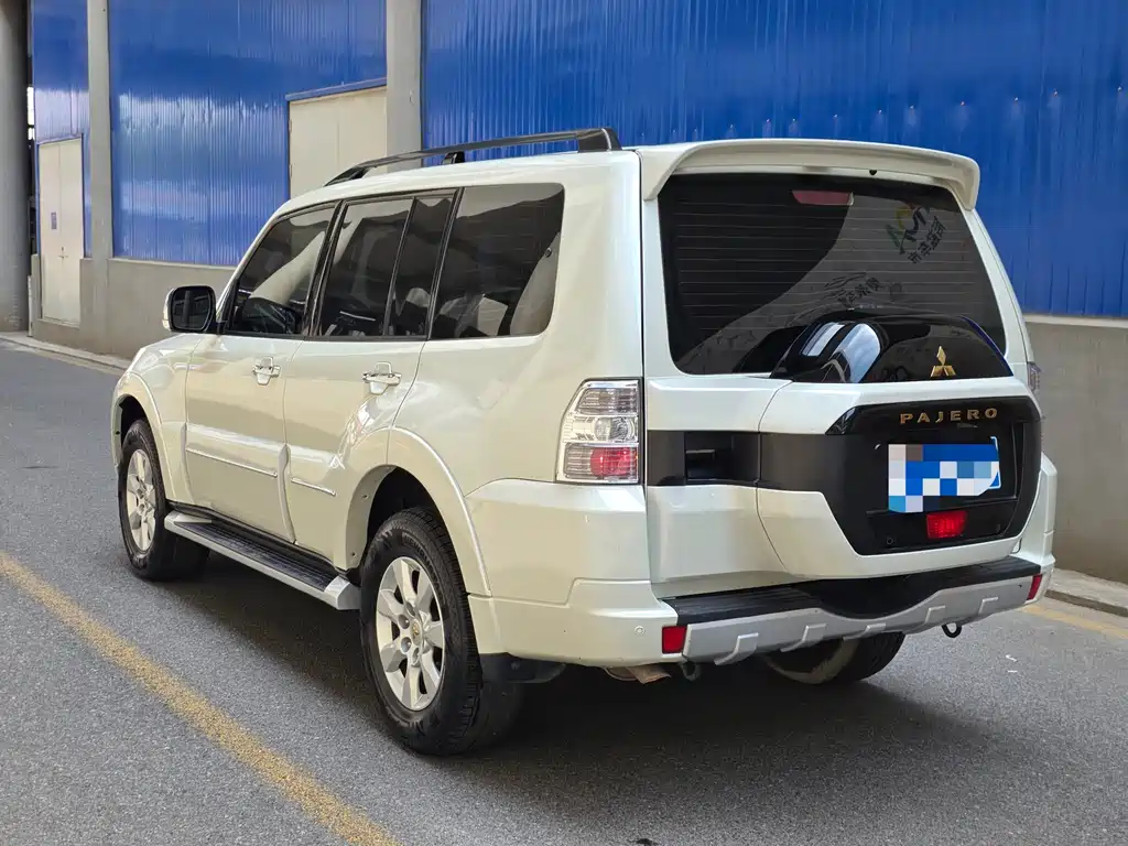 Mitsubishi Pajero 2020