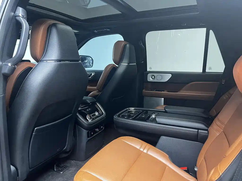 Lincoln Navigator 2023 — фото 13
