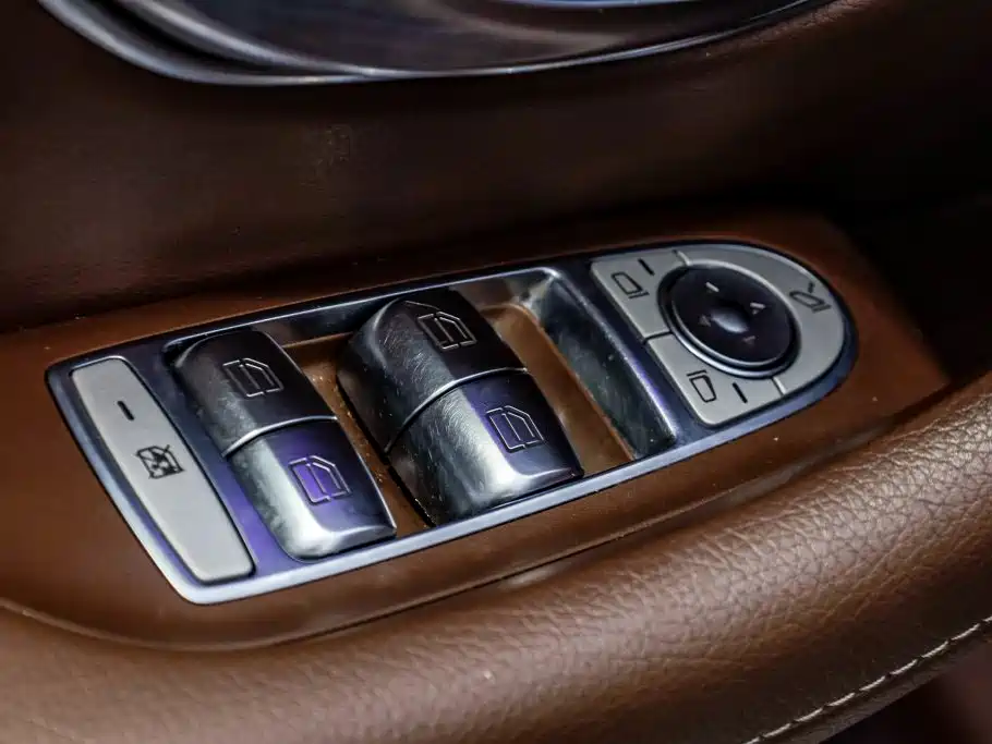 Mercedes-Benz E-Class 2022 — фото 12