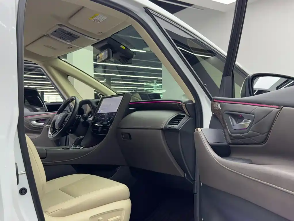 Toyota Alphard 2025 — фото 10