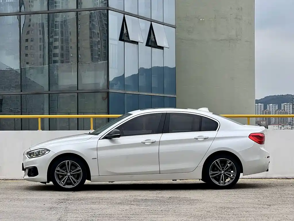 BMW 1 Series 2018 — фото 4