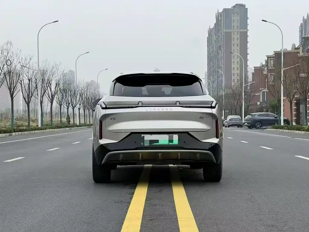 Lynk & Co 08 EM-P 2024
