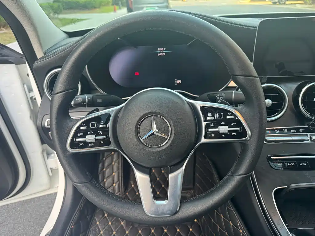 Mercedes-Benz C-Class 2019 — фото 12