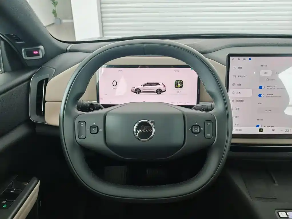 Volvo XC70 Plug-In Hybrid 2025 — фото 15