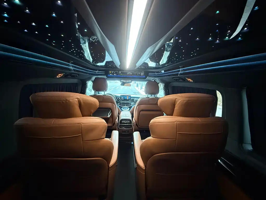 Mercedes-Benz V-Class 2024 — фото 13