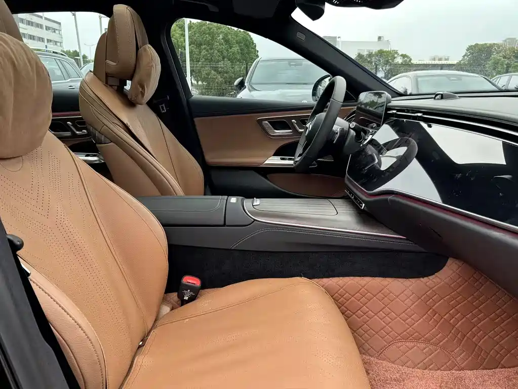 Mercedes-Benz E-Class 2025 — фото 15