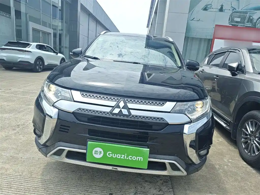 Mitsubishi Outlander 2020 — фото 3