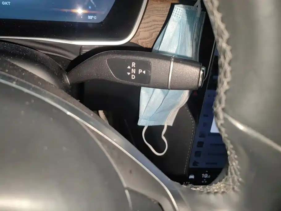 Tesla Model X 2017 — фото 16