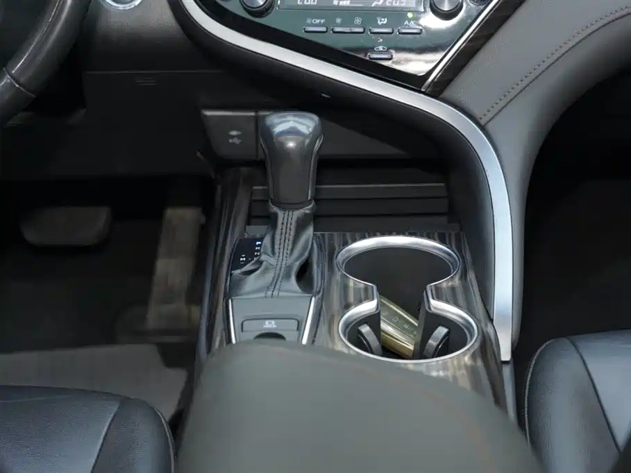 Toyota Camry 2020 — фото 19