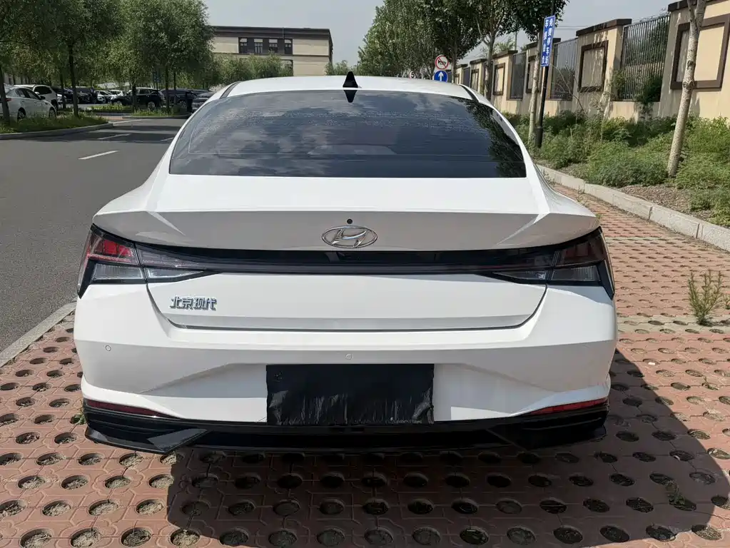 Hyundai Elantra 2022