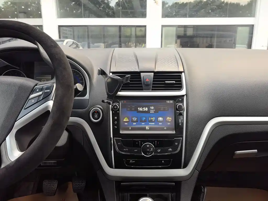 Geely Emgrand 2015 — фото 11