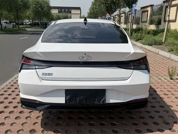 Hyundai Elantra 2022