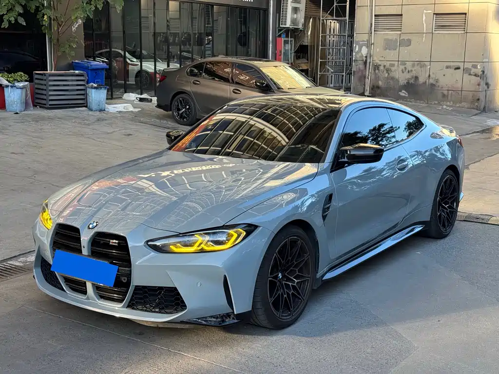BMW M4 2022 — фото 1