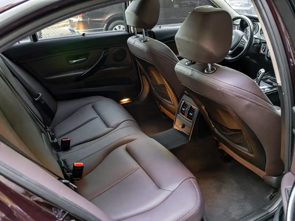 BMW 3 Series 2018 — фото 15