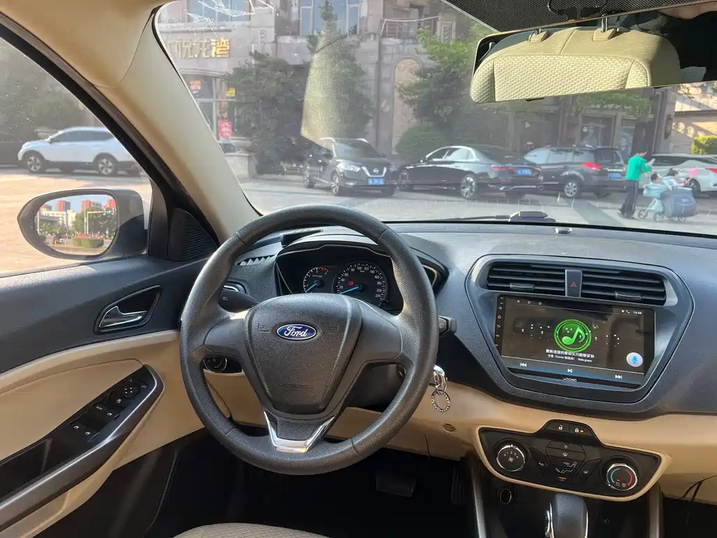 Ford Escort 2018 — фото 10