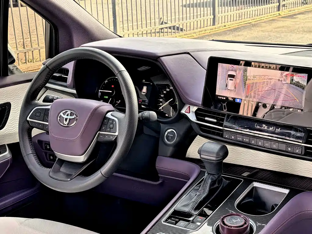 Toyota Sienna — фото 10