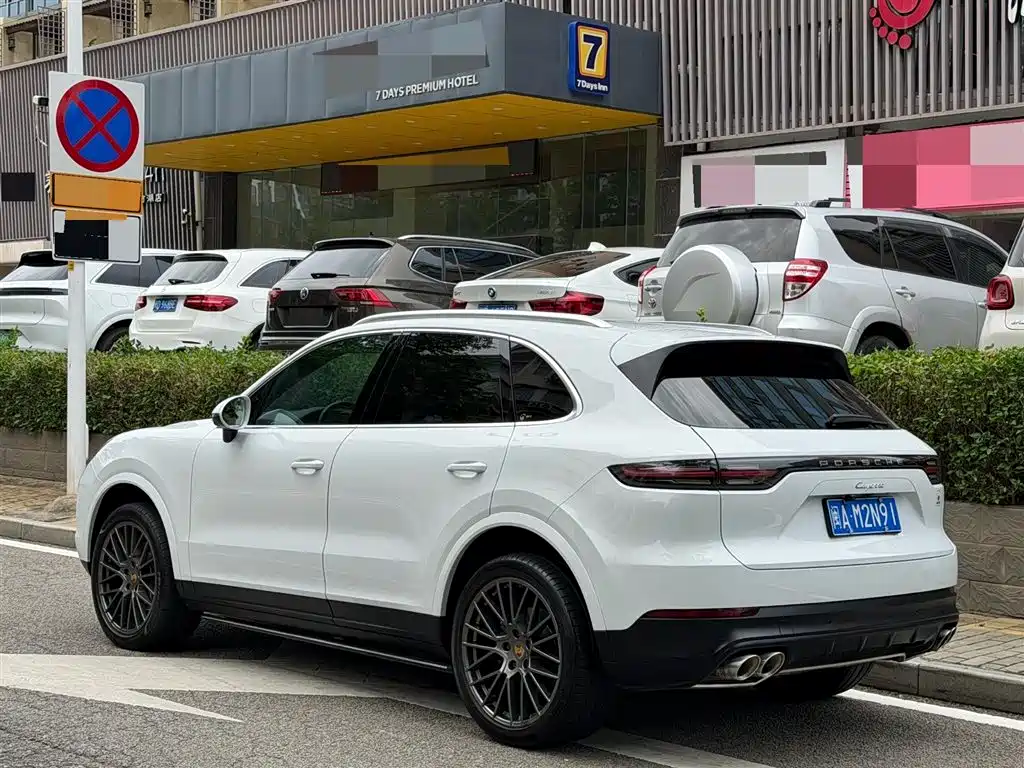 Porsche Cayenne 2018 — фото 19