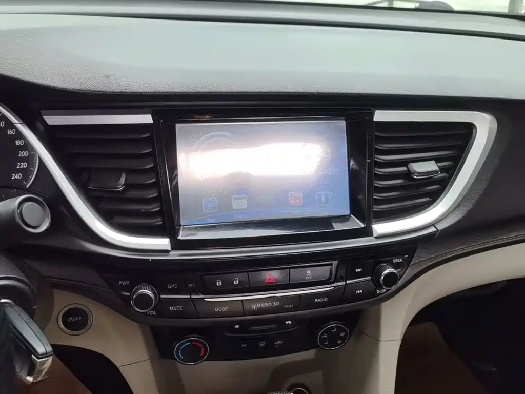 Buick Excelle 2015 — фото 13