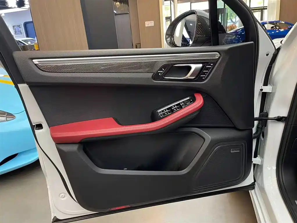 Porsche Macan 2018 — фото 11
