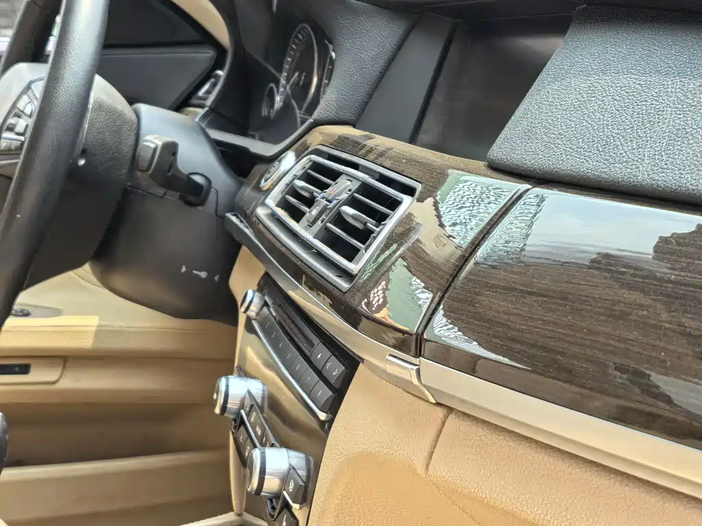 BMW 7 Series 2010 — фото 14