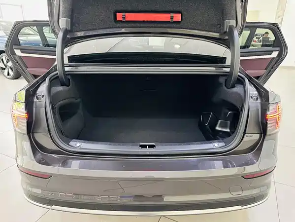Volvo S90 Plug-In Hybrid 2026