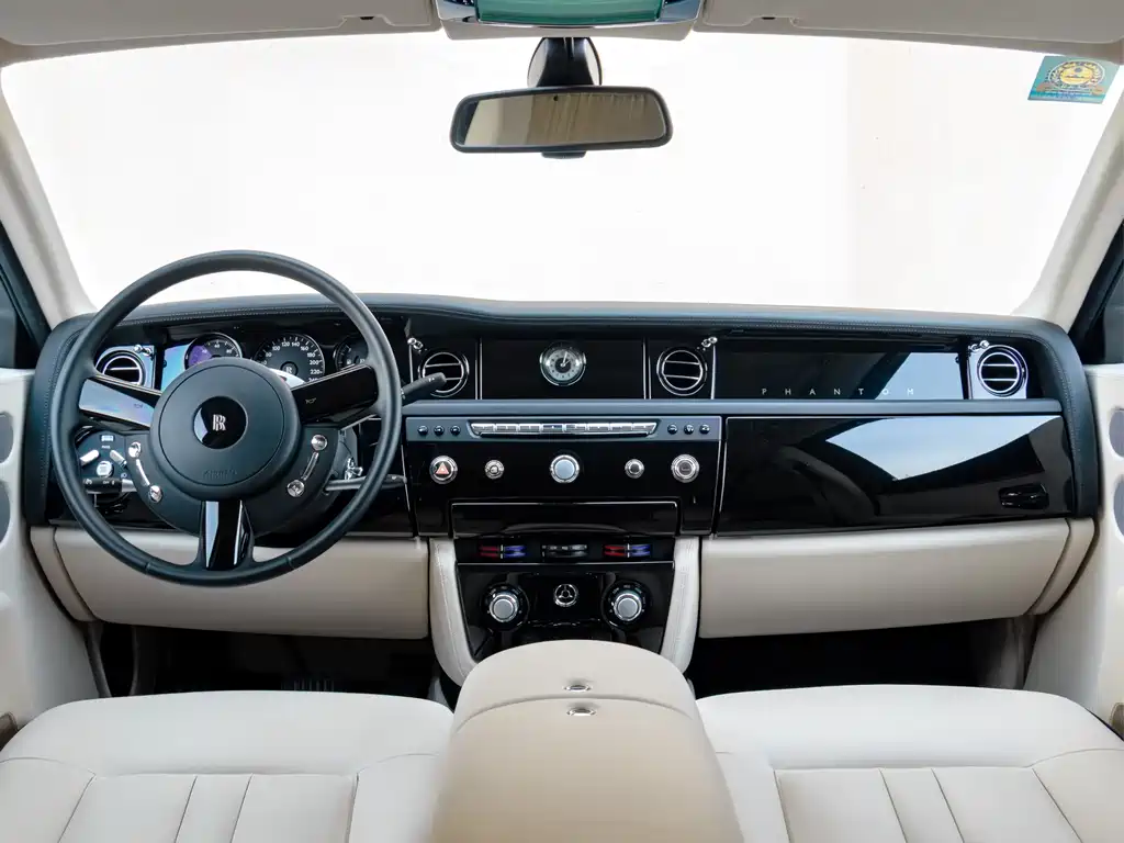 Rolls-Royce Phantom 2013 — фото 13