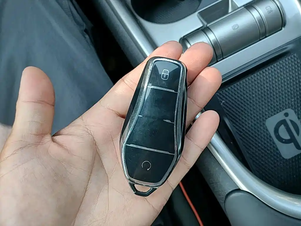 BYD Dolphin 2022 — фото 9