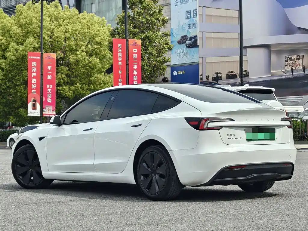 Tesla Model 3 2024