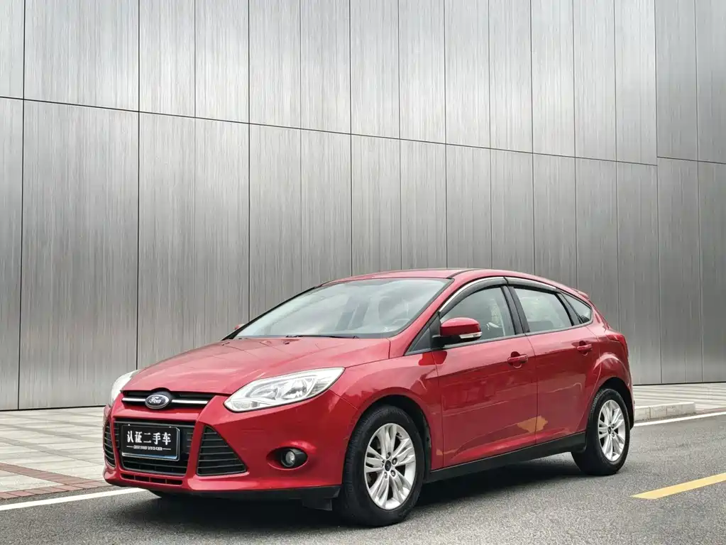 Ford Focus 2013 — фото 1
