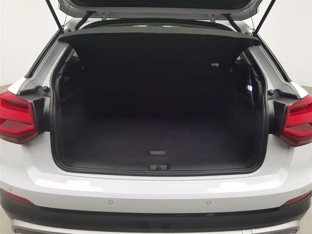 Audi Q2L 2021 — фото 16