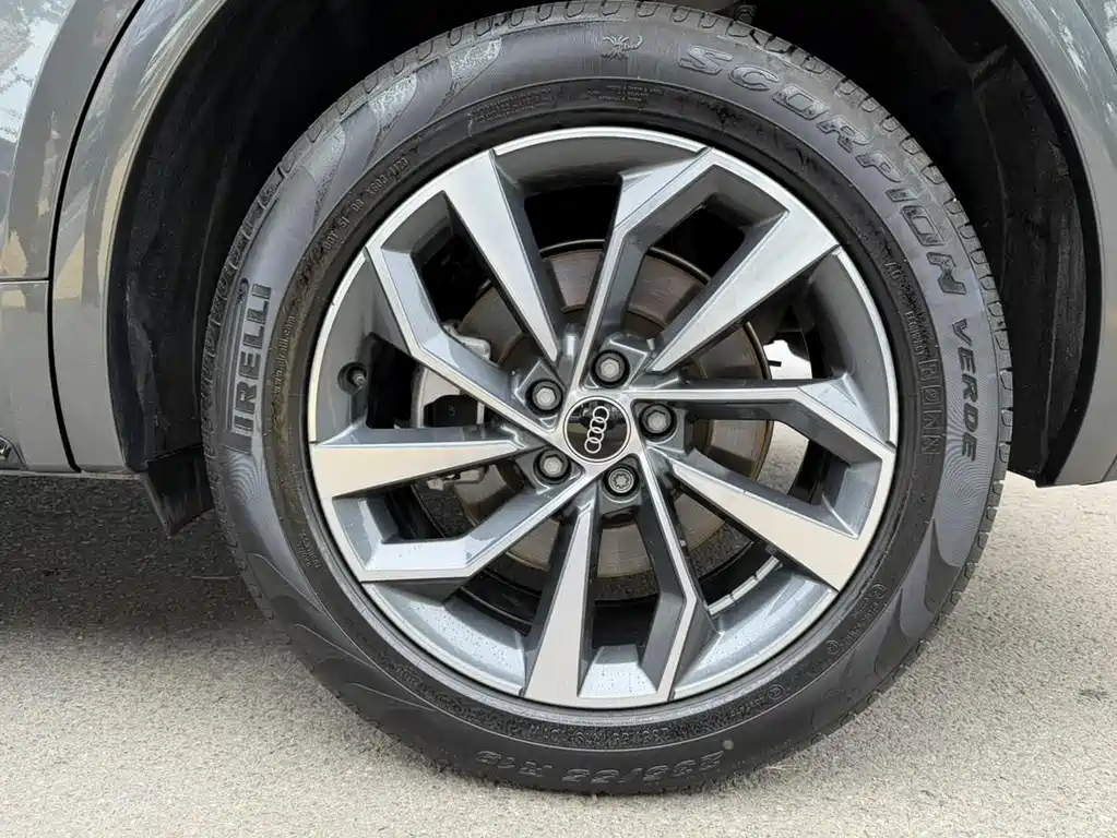 Audi Q5L 2023 — фото 17