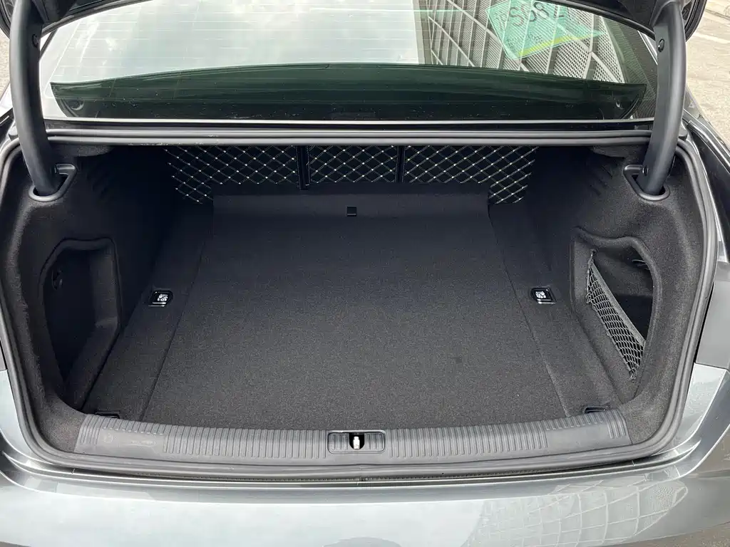 Audi A4L 2021 — фото 12