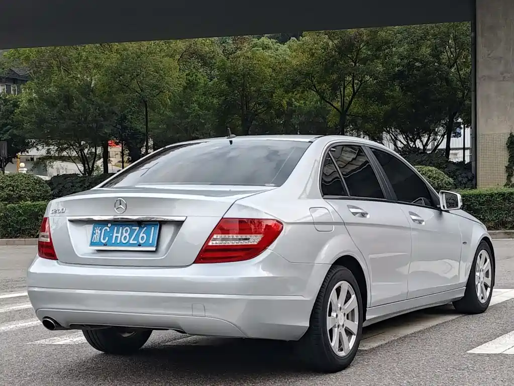 Mercedes-Benz C-Class 2011