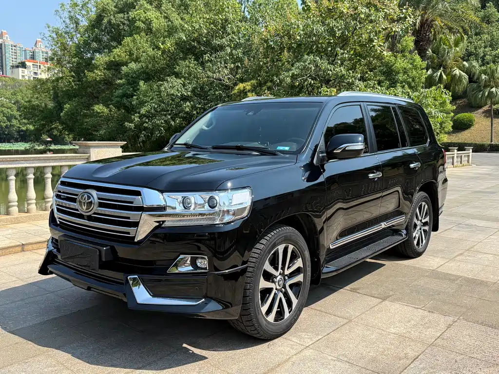 Toyota Land Cruiser 2019 — фото 1