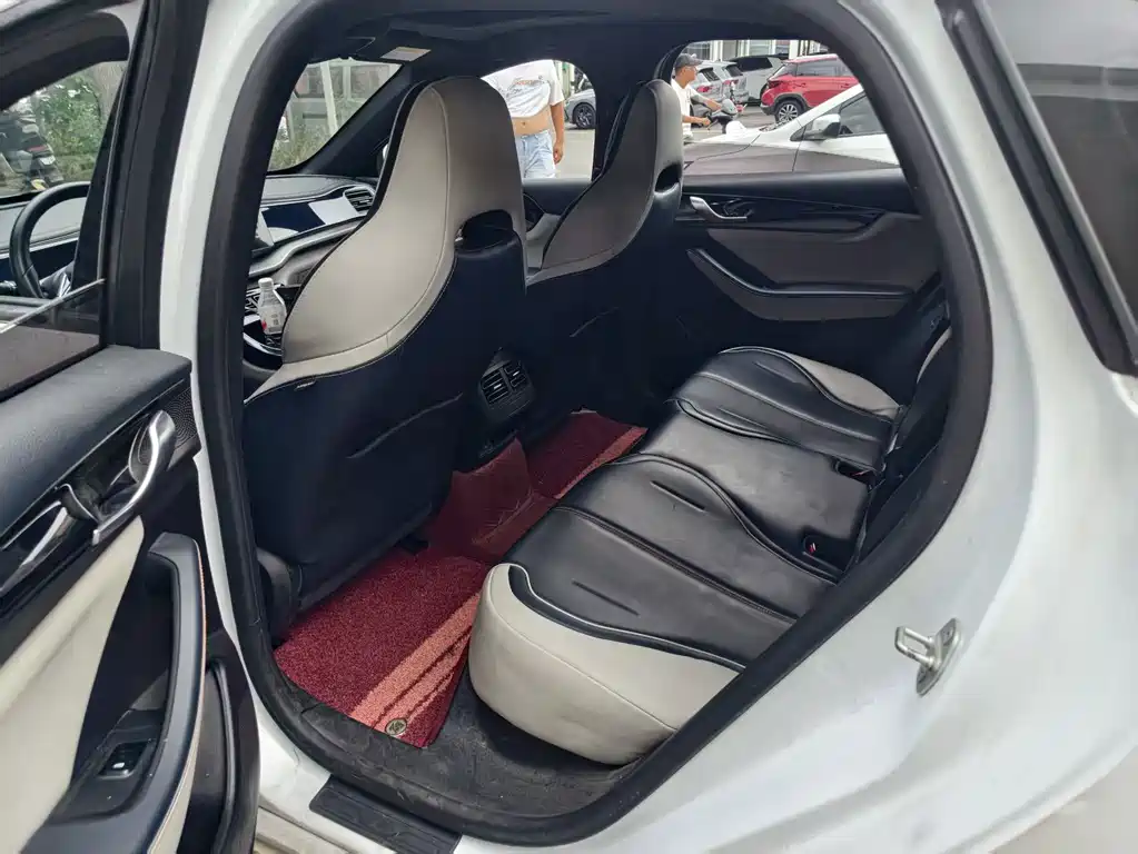 BYD Qin PLUS 2022 — фото 11
