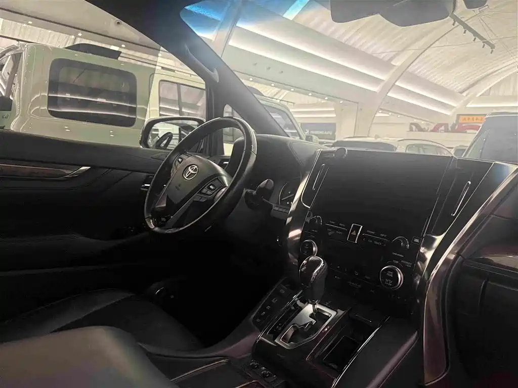Toyota Vellfire 2020 — фото 22
