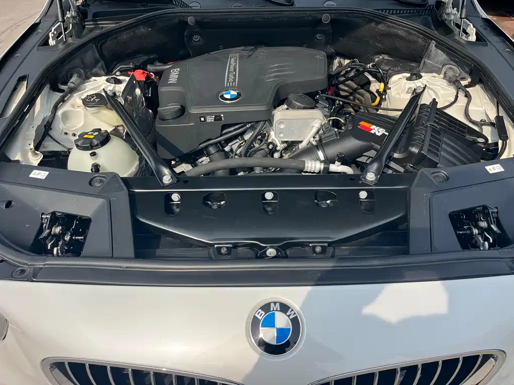 BMW 5 Series GT 2014 — фото 14
