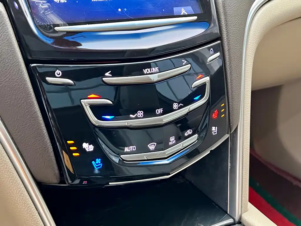 Cadillac XTS 2015 — фото 11