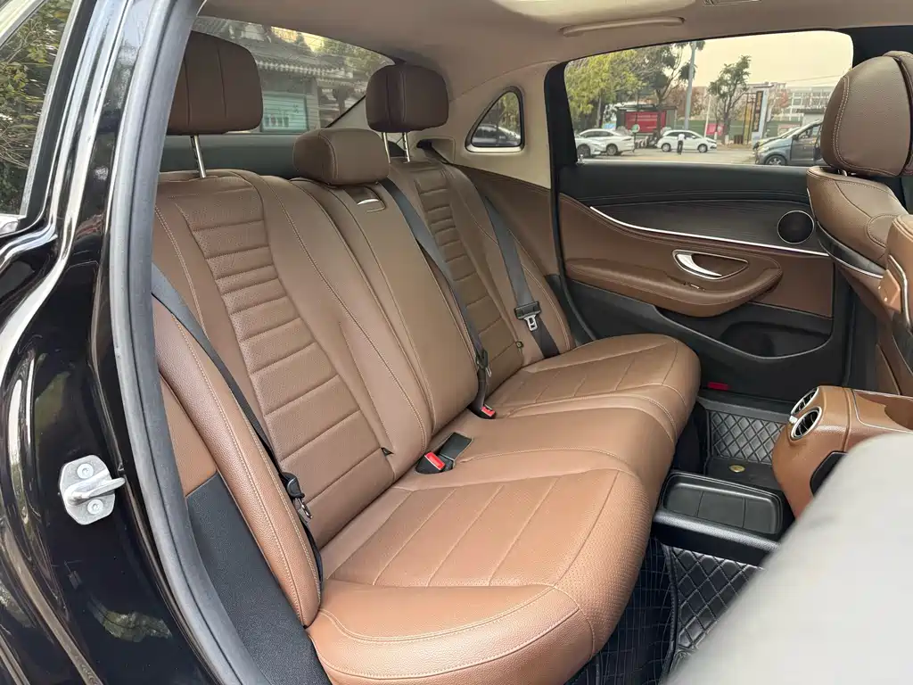 Mercedes-Benz E-Class 2019 — фото 16