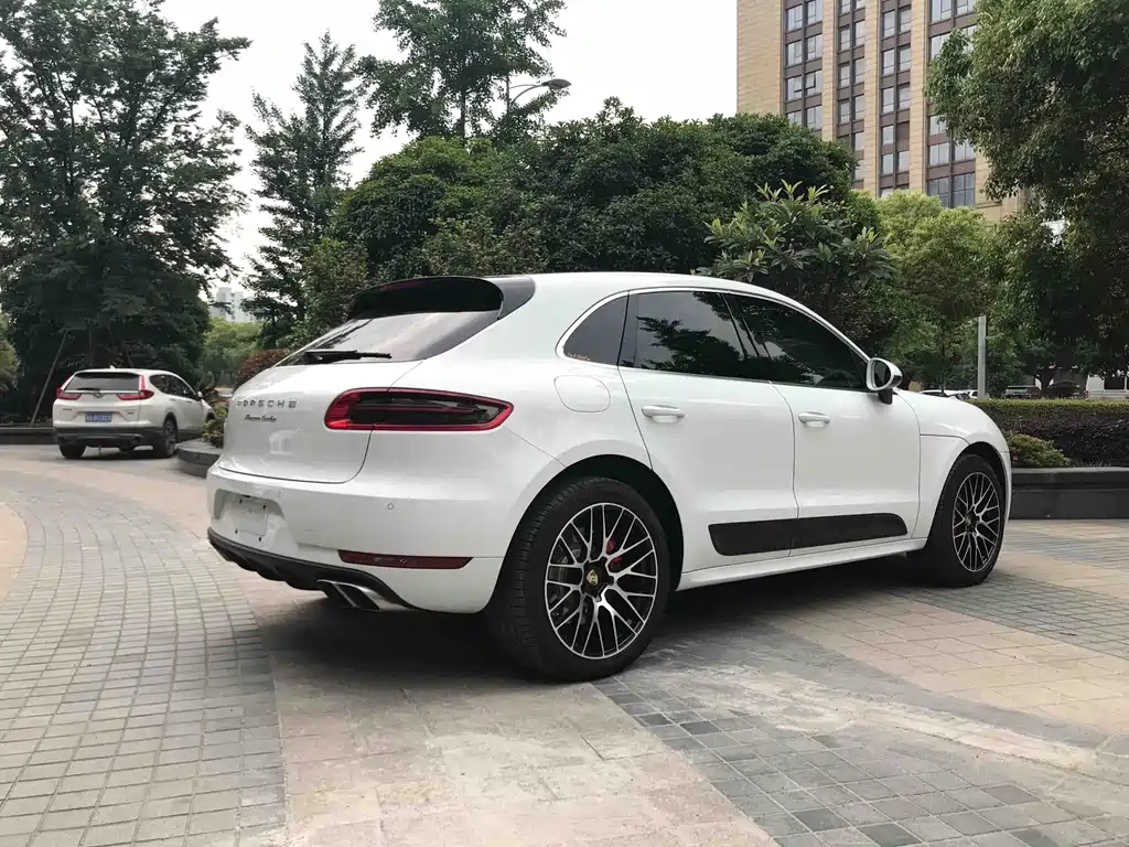 Porsche Macan 2017 — фото 11