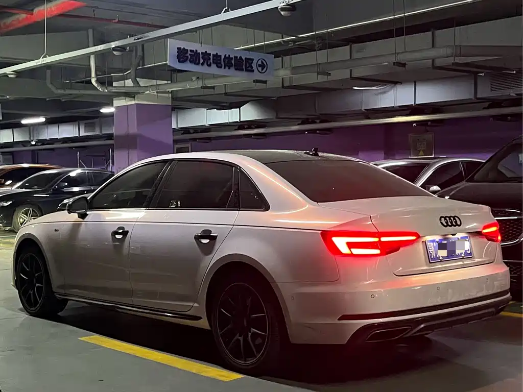Audi A4L 2019